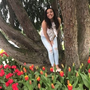 Meet your Posher, Leslie